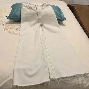 PreOwned ZARA Highwaist wide leg raw hem White jeans/pants,  White pants Size 6